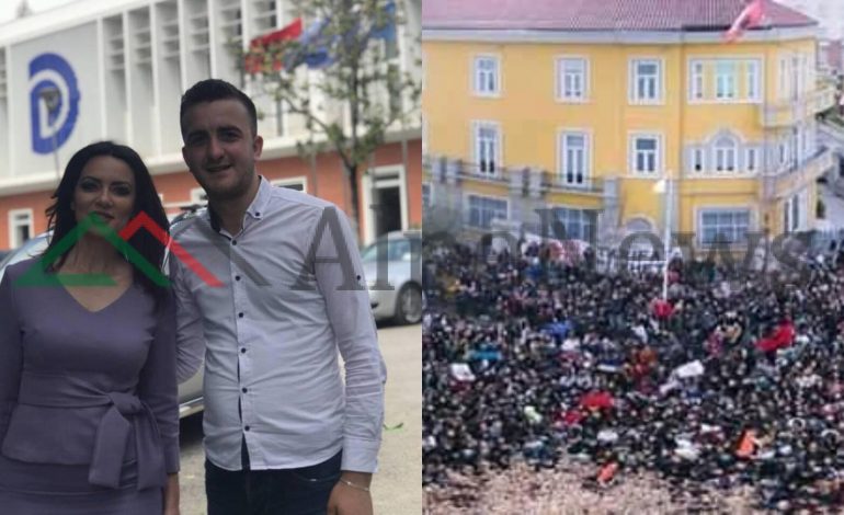 PROTESTA E STUDENTËVE PO BËHET BLU/ Aktivisti që studion në PRIVAT por bën THIRRJE për ulje tarifash (FOTO)