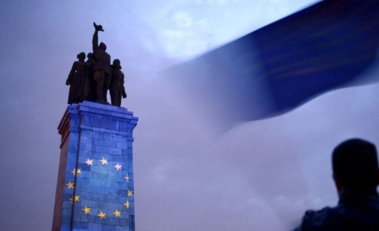 “ZOTI ZAEV…”/ Bullgaria kërcënon Maqedoninë me bllokim për në NATO dhe BE