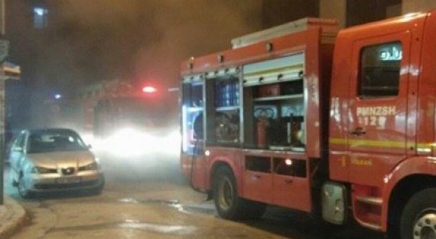 ZJARRI NË TIRANË/ Si rrezikoi vogëlushja të asfiksohej nga tymi që mbuloi pallatin