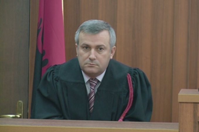 “E KAM SQARUAR ME ATË QË KA ÇEKIÇIN”/ Ekstradohet sekseri. Foli me gjyqtarin për lirimin e të dënuarit (EMRI)
