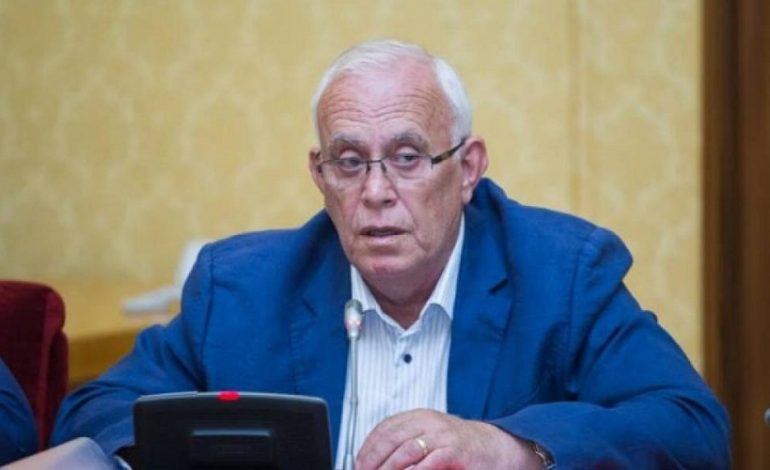 BABA TAKU NUK HARRON LSI-në/ Mbledh “ÇUNAT” për një foto në Kuvend. Duket se…