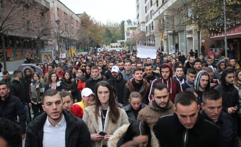 PROTESTA E STUDENTËVE/ Rama nga Vlora: Familja nuk del nga ndihma ekonomike nëse ka student që punon