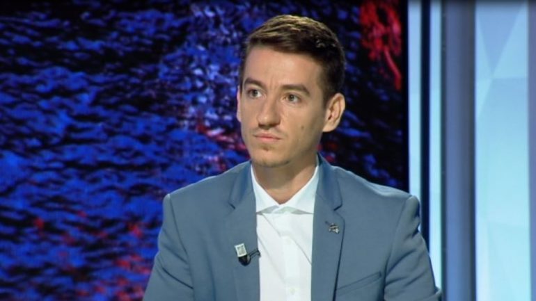 “E DONTE BABAIN SHOFER”/ Rama bën publike kërkesat e Mukës: Dua banjo në zyrë dhe makinë shteti…