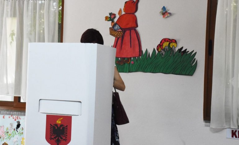 KODI ZGJEDHOR/ PS me draft të njëanshëm: Emigrantët, votë me postë në zgjedhje