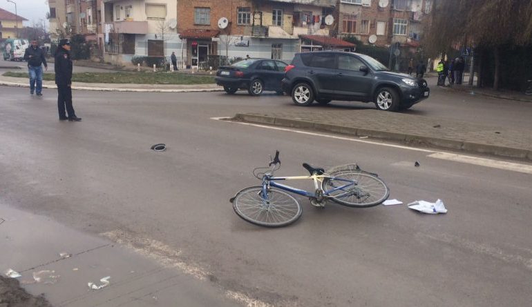 E RËNDË/ Aksident me VDEKJE në Durrës, motoçikleta PËRPLASET me biçikletën