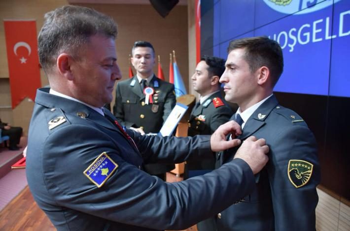 SERBËT I VRANË BABANË DHE VËLLANË/ Sot bëhet piloti i parë i ushtrisë së Kosovës