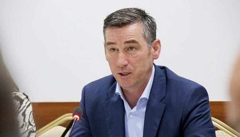 “UNË E DI ÇFARË DUHET PËR KOSOVËN”/ Kadri Veseli shpall kandidaturën për kryeministër