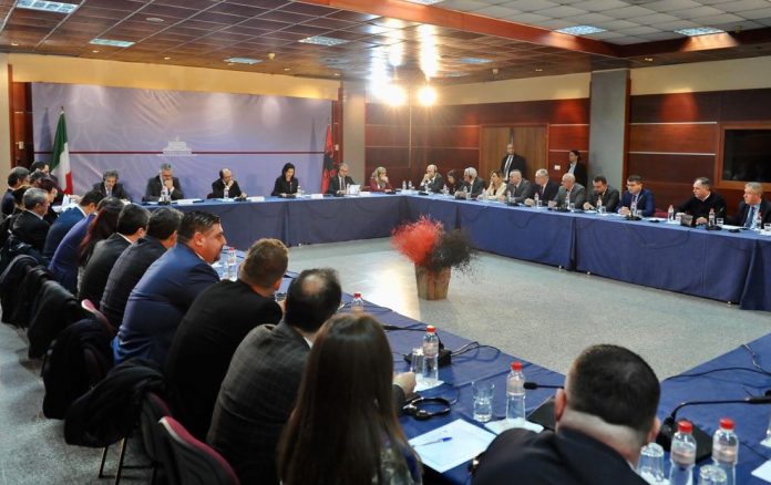 KONFERENCË për REGJIMIN E POSAÇËM në BURGJE/ Gjonaj: Zbatim efektiv të modelit italian “41 bis”