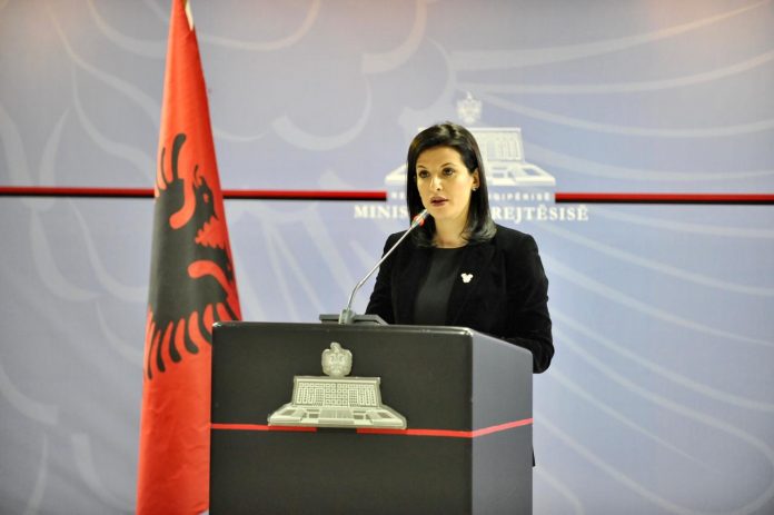 LUFTA KUNDËR KORRUPSIONIT/ Ministrja Gjonaj: Meritë Shqipërisë, për 8 muaj janë ndërmarrë disa reforma