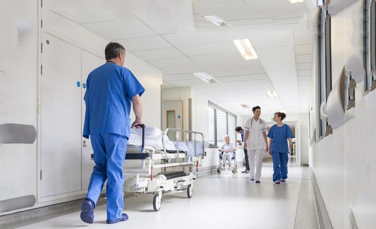 U KAPËN NË FLAGRANCË/ Pacienti i sëmurë me kancer denoncon doktoreshën për abuzim seksual