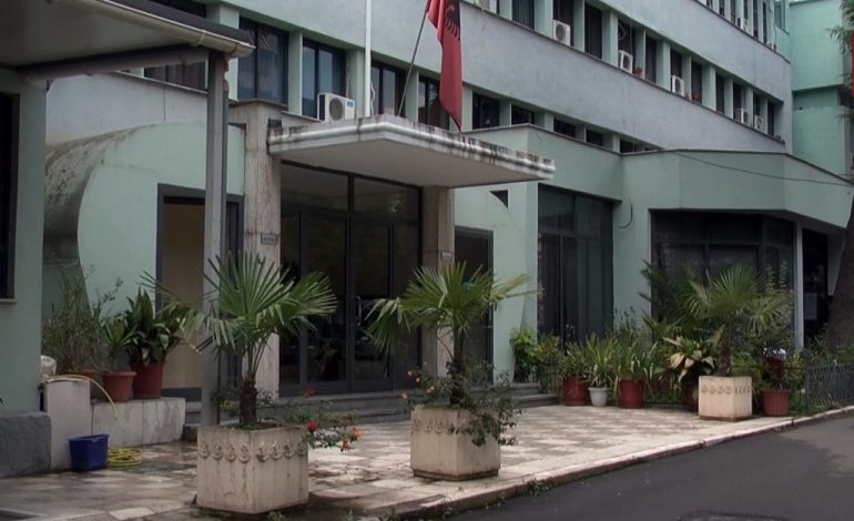 KAOSI NË GJYKATËN E TIRANËS/ 45 gjyqtarë për 24 mijë çështje
