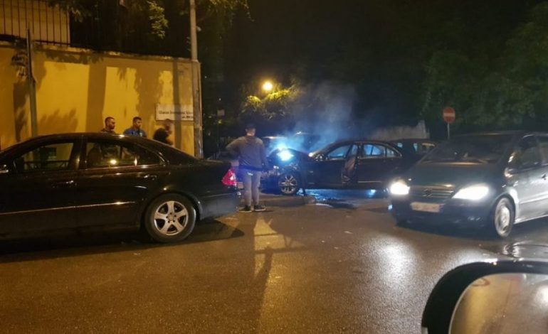 AKSIDENT NË TIRANË/ Dy MAKINA përplasen te RRUGA e Kavajës. Dyshohet se…