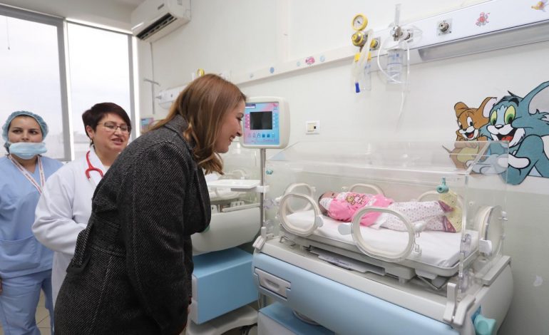 INVESTIMET NË MATERNITETI DHE BONUSI I BEBES/ Manastirliu: 29 inkubatorë të rinj