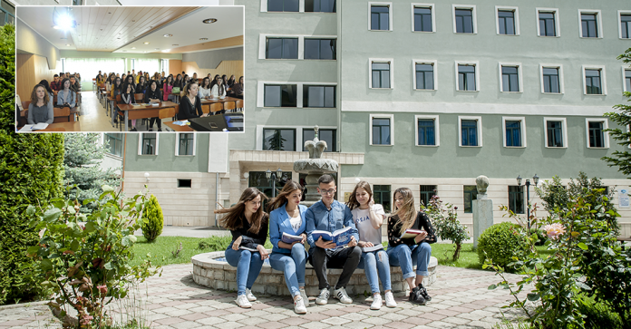 STUDENTËT NË AUDITORE/ Vijon MËSIMI normalisht në Universitetin e Korçës