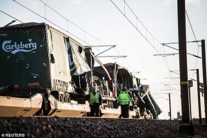PËRPLASEN TRENAT/ Humbnin jetën gjashtë persona e plagosen dhjetra të tjerë