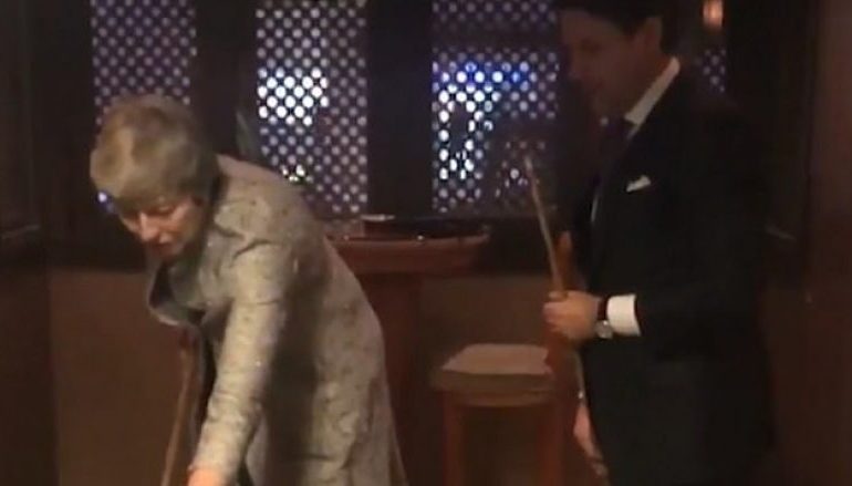 KRYEMINISTRI MAY “HARRON BREXIT”/ Luan bilardo me kryeministrin italian (VIDEO)