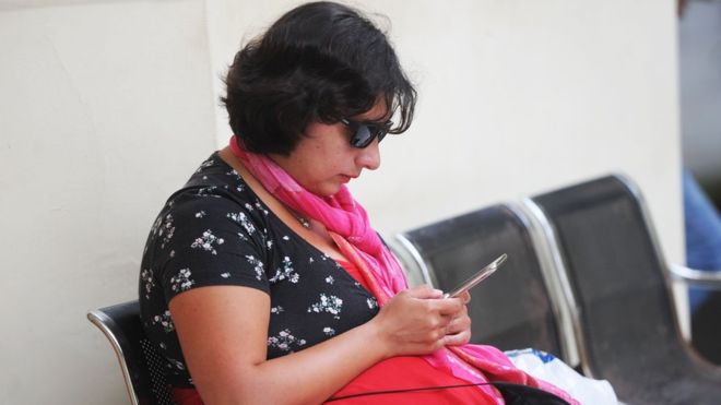 NUK I “NDAHEJ” SHPIRTI NGA PLAZHI/ Si e pësoi turistja që RRAHU zyrtarin që e kapi mat në…