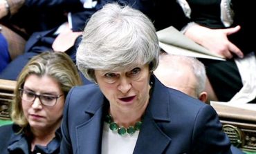 BREXIT/ Theresa May "luan" raportin marrëveshje ose vonesë