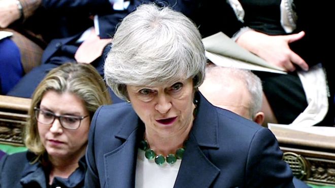 BREXIT/ Theresa May “luan” raportin marrëveshje ose vonesë
