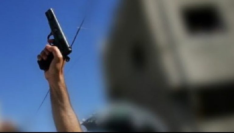 TRONDITET SËRISH KRYEQYTETI/ Të shtëna me armë zjarri në Tiranë, shënjestër një 43-vjeçar