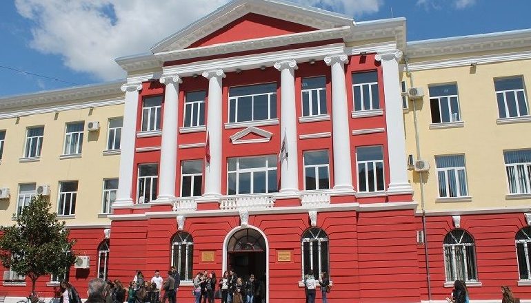 MERR FUND BOJKOTI/ Studentët e Filologjikut kërkesë dekanit: Kërkojmë barazi dhe garanci për… (DOKUMENTI)