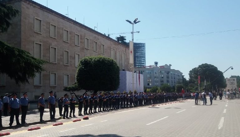 ZBARDHET SKENARI/ Ja çfarë pritet të ndodhë nesër në protestën e opozitës