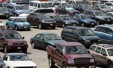 RISHIKOHET VENDIMI/ Qeveria do lejojë importin e automjeteve të vjetra