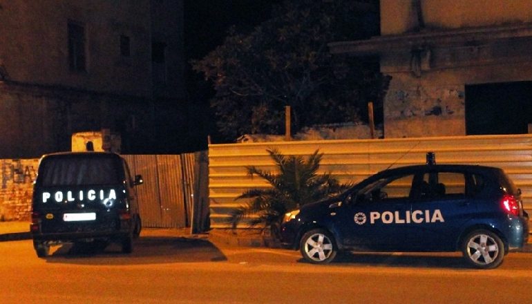 ATENTAT NË KORÇË/ Breshëri PLUMBASH “Touareg”-ut. Shënjestra nuk… (DETAJET)