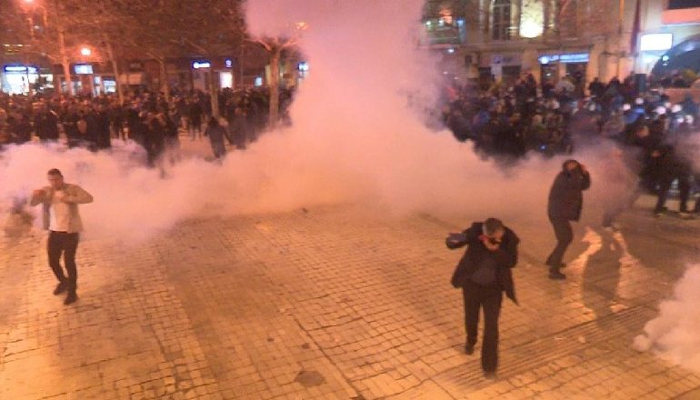 DORËHEQJA E OPOZITËS DHE PROTESTAT/ Delegacioni i PE zbarkon sot në Tiranë për krizën politike (Axhenda)