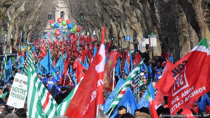 “NJË E ARDHME PËR PUNËN”/ Qindra mijёra protestojnё nё Romё: Jemi me një këmbë drejt recension
