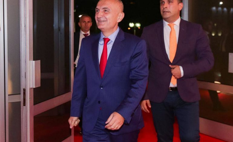 DEKLARATAT “PING PONG” PËR UNAZËN E RE/ Presidenca me FOLKLOR: Shtëpia me tjegulla dhe shteti me rregulla