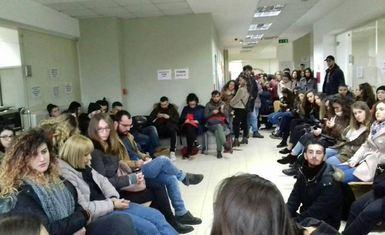 STUDENTËT KËRKOJNË MËSIM/ Senati i UT voton për lirimin e MENJËHERSHËM të hapësirave të bllokuara