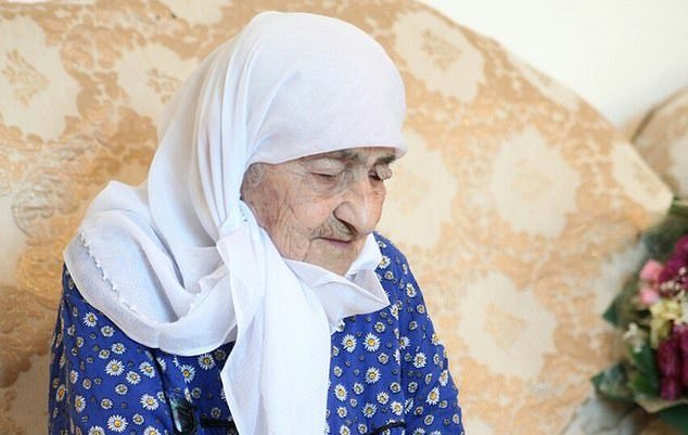 VDIQ DUKE U LUTUR / Jetoi vetëm një ditë të lumtur gjatë 130 viteve