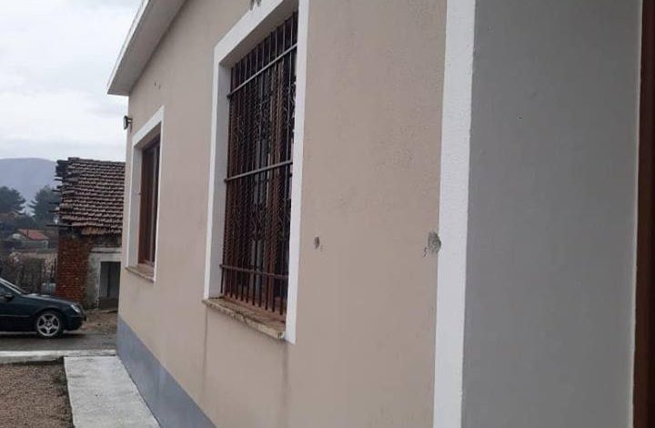 “DALIN FOTOT”/ Si u bë “SHOSHË” nga plumbat godina e njësisë administrative në Lezhë