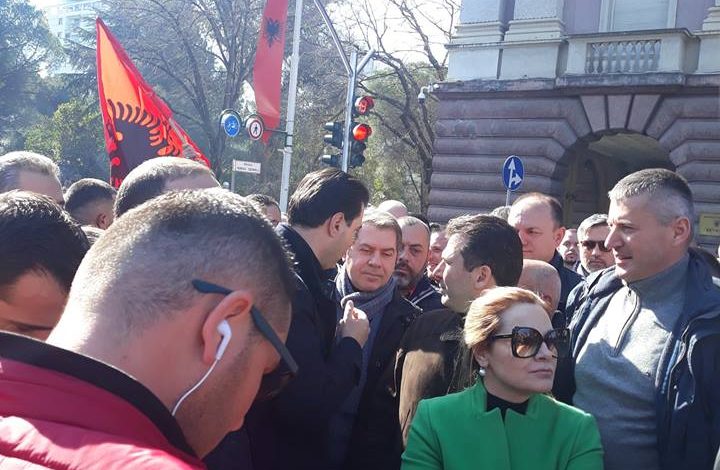 DJEGIA E MANDATEVE TË OPOZITËS/ PDIU mbështet Bashën edhe pse ska përfaqësi në Kuvend