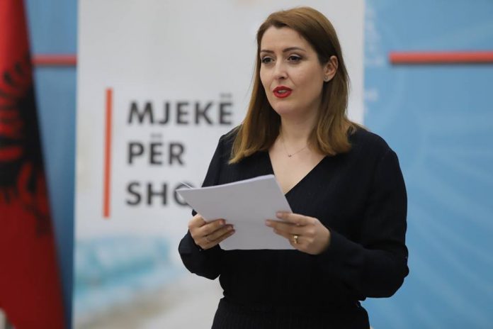 SHPALLEN 54 MJEKËT FITUES/ Manastirliu: Nga Kukësi në Gjirokastër…