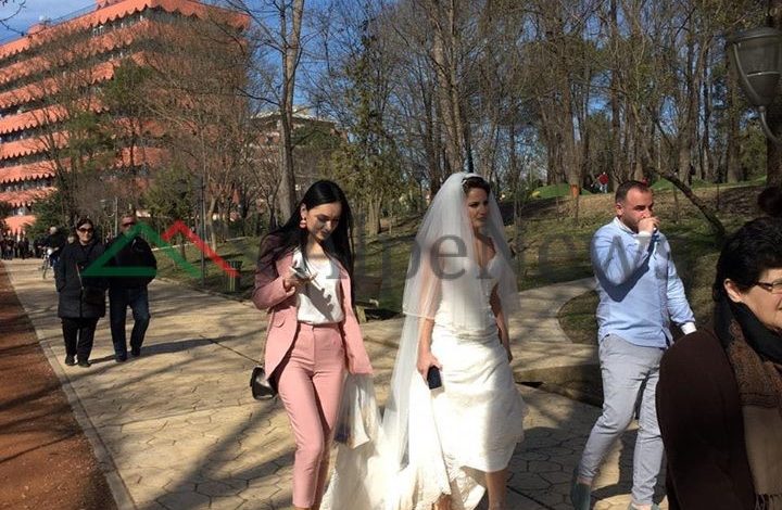 NË DITË TË SHËNUAR/ E ç’të keqe ka të martohesh tek Liqeni për Shën Valentin? (FOTO)