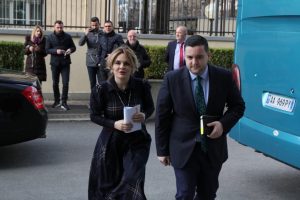 REFUZOI NDËRKOMBËTARËT/ Monika Kryemadhi “deliron”: Jemi në rrugën e duhur, gjëra të bukura do…