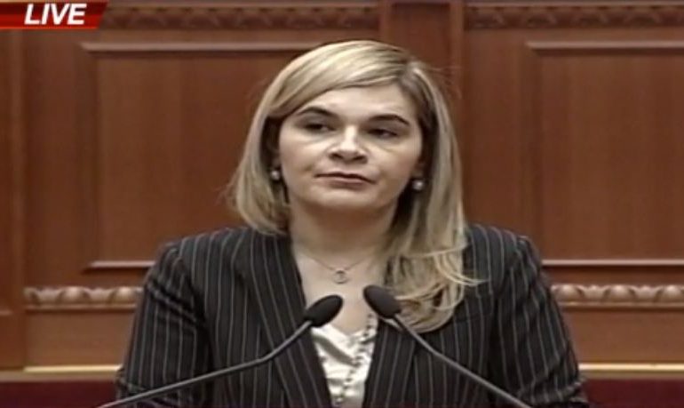ABUZIMI ME TENDERAT/ Kryemadhi, mesazh ministres Gjonaj: Është kushërirë e Metës, por i kërkoj të…
