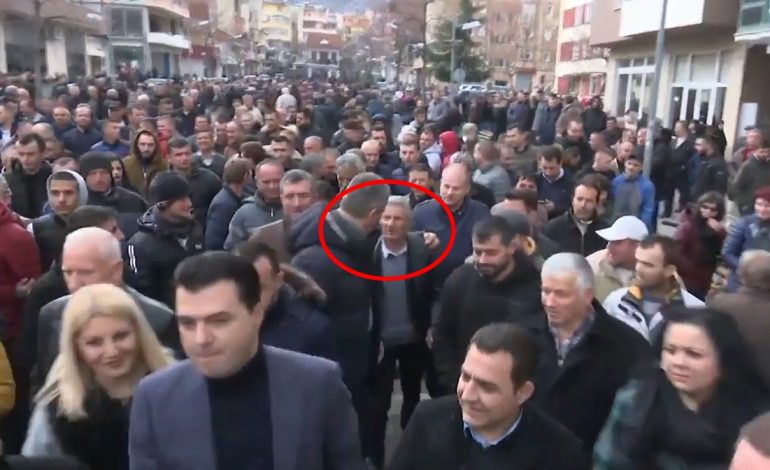 “PROTESTA E 16 SHKURTIT”/ Dalin pamjet, si TRUPROJA i Bashës goditi me GRUSHT qytetarin (FOTO+VIDEO)