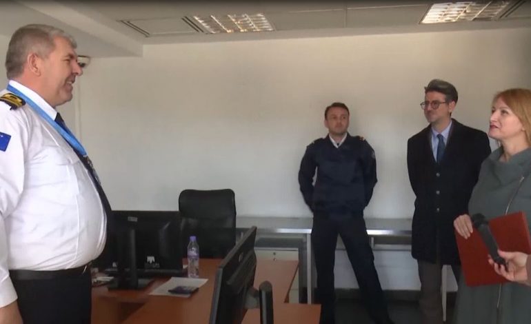 LUFTA KUNDËR INFORMALITETIT/ Ministrja Denaj inspekton Doganën e Durrësit