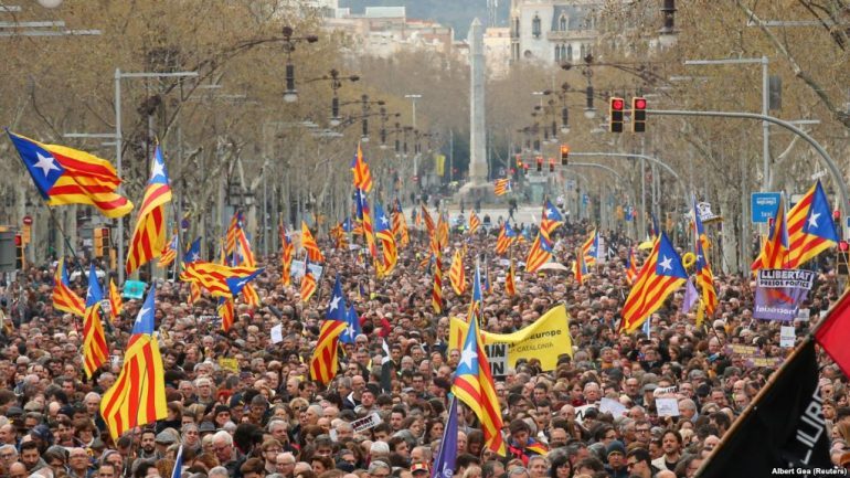 “KATALONIA”/ Protesta masive në Spanjë kundër bisedimeve