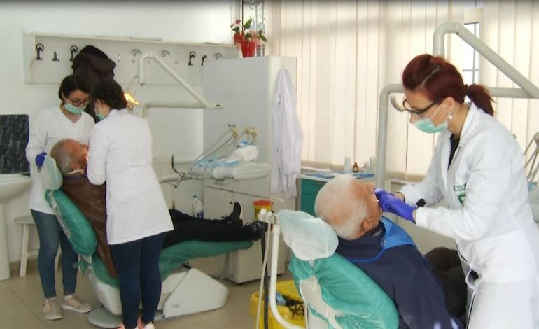 SHËRBIME FALAS/ Klinika Stomatologjike Universitare ofron mundësinë…