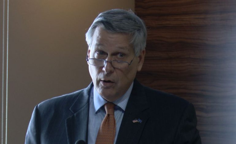 HEQJA E TARIFËS NDAJ SERBISË/ Ambasadori amerikan: Kërkojmë udhëheqje të guximshme në Kosovë