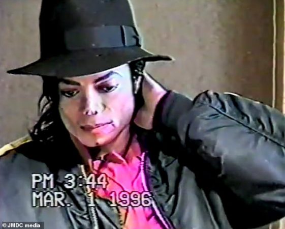 AKUZOHEJ PËR PEDOFIL/ Del dëshmia e vetme e Michael Jackson (VIDEO)