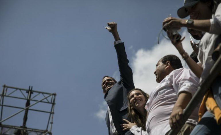 E PËRFSHIRË NGA KRIZA/ Venezuela, në pritje të ndihmave ndërkombëtare