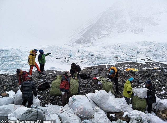 PASTRIMI NGA MBETURINAT/ Kina MBYLL për një kohë të pacaktuar bazën e malit Everest