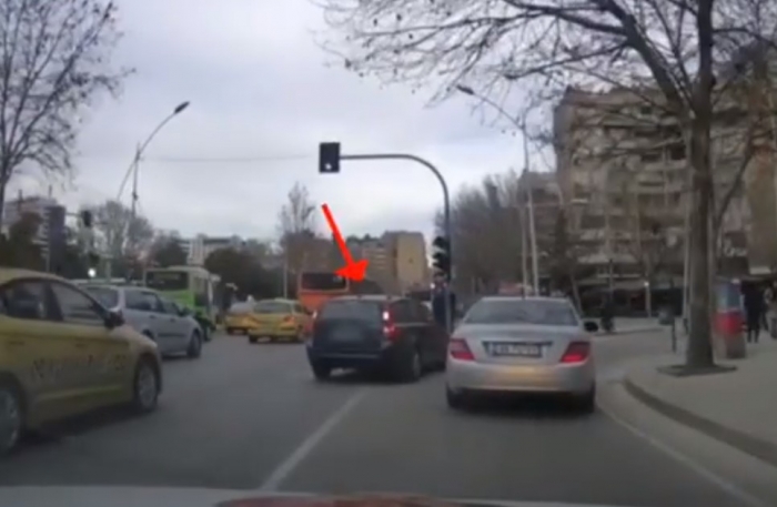 DENONCOHEN NGA QYTETARËT/ Policia e Shtetit thirrje shoferëve: Tregoni durim. Ne jemi… (VIDEO)