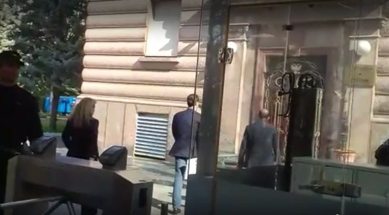 PROTESTA E OPOZITË/ Basha hyn te Kryesia e Kuvendit. Bashkë me të edhe… (FOTO)
