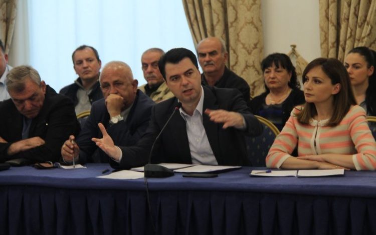 Opozita si “PONS PILATI”/ Mohojnë vendimin. Habit Jorida Tabaku: Njerëzit na kanë kërkuar të drejtojmë protestën!